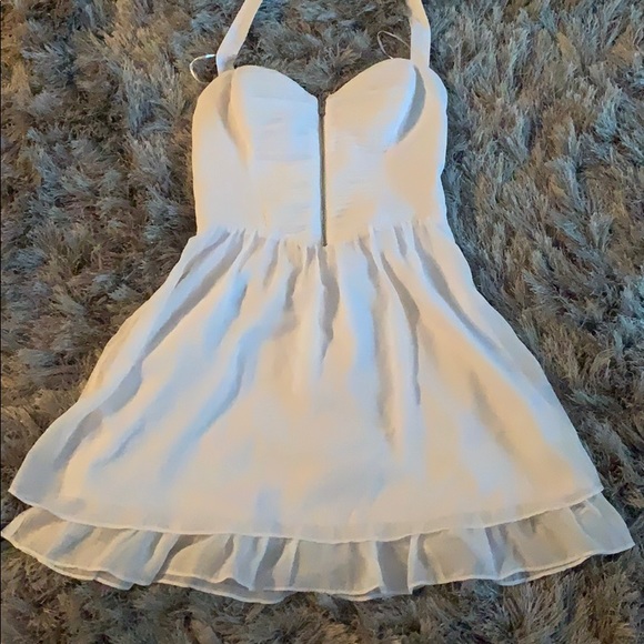 Guess Dresses & Skirts - Tie around the neck white ruffle dress